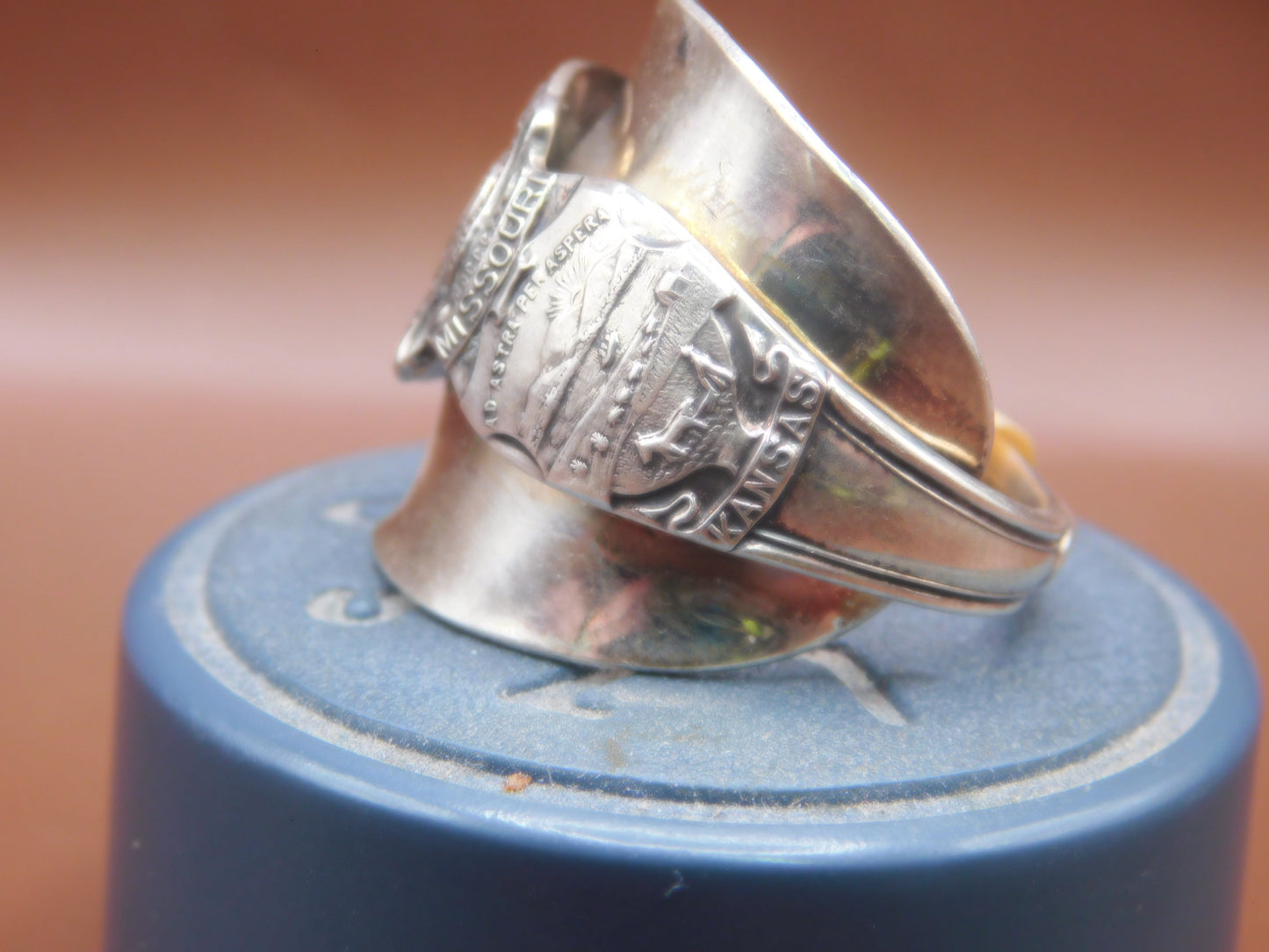 Show your love for your State with this Missouri/Kansas Saddle ring