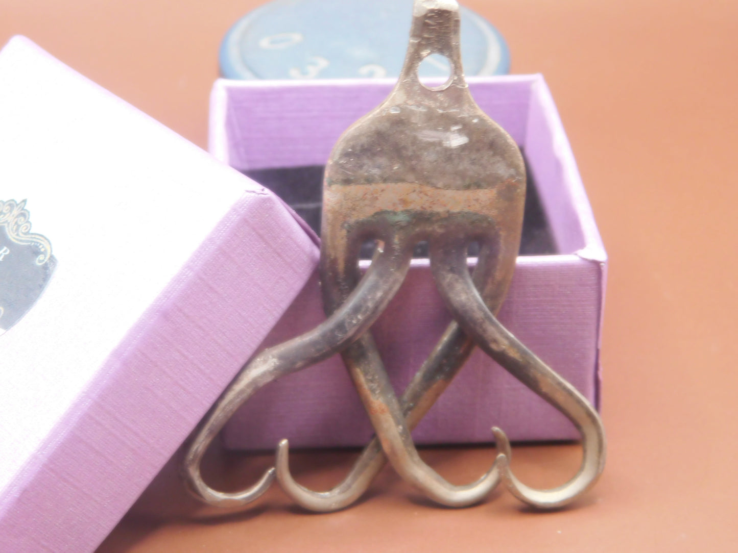 Elegantly styled to be the talk of the town with the repurposed silver-plated fork.