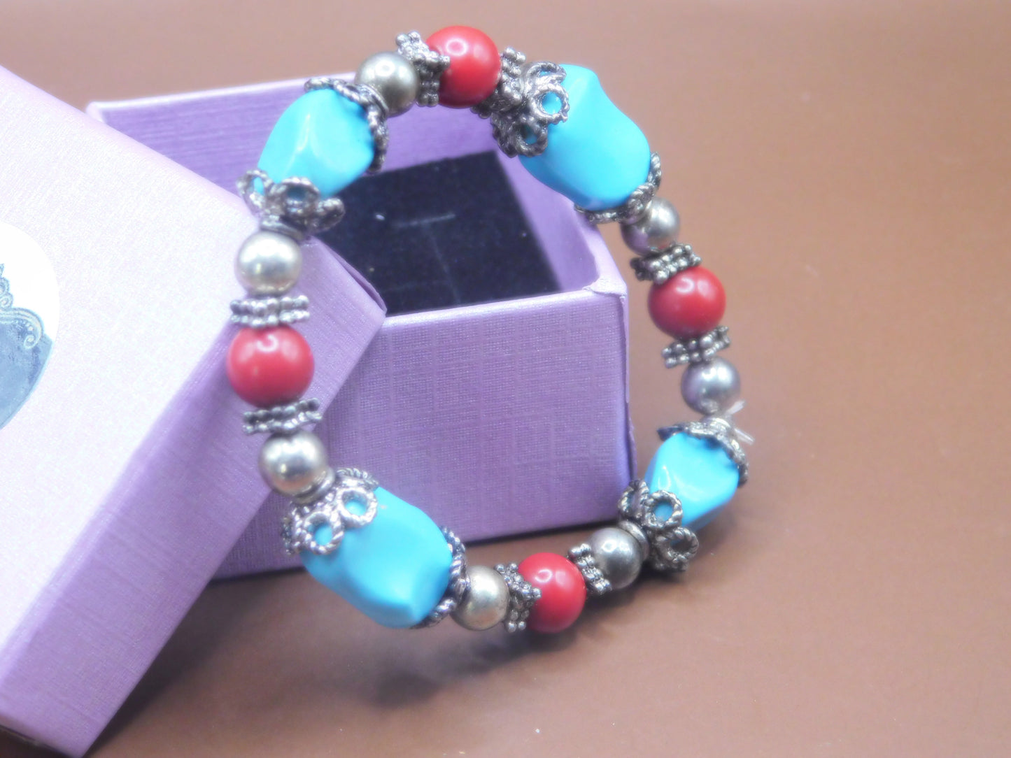 Elegant and stylish glass bead bracelet