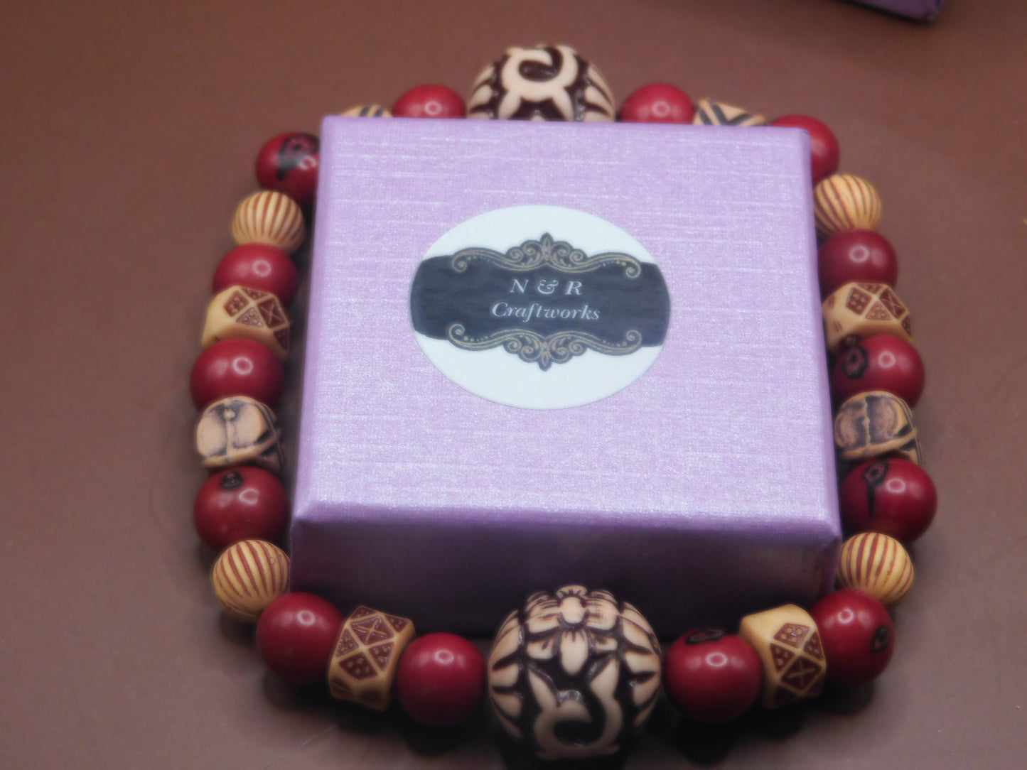 Show off your sophisticated side with this fashionable wooden bead bracelet