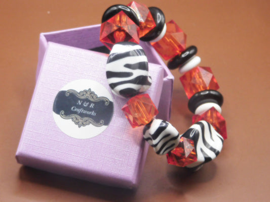 Acrylic beaded bracelet with Zebra patterns