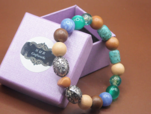 Elegance meets classy with this stunning wood and acrylic beaded braclet