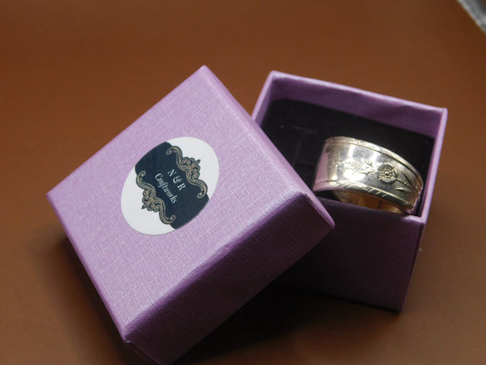 Stylish and elegant spoon ring