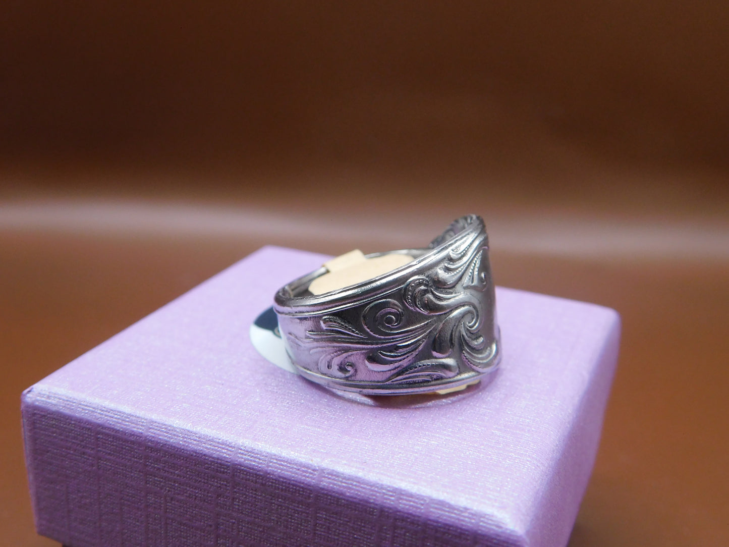Show Off Your Elegant Style With This Stunning Vintage Spoon Ring