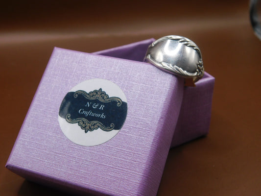 Elegantly crafted band-style ring