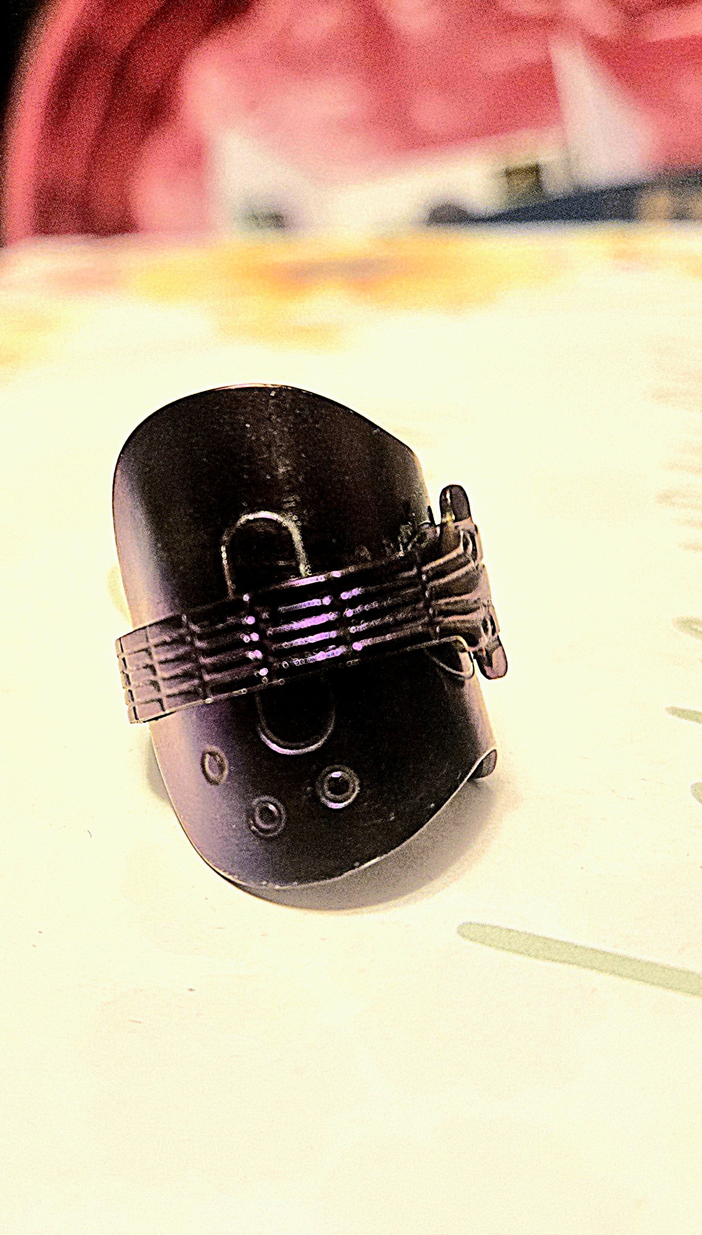 Guitar saddle spoon ring